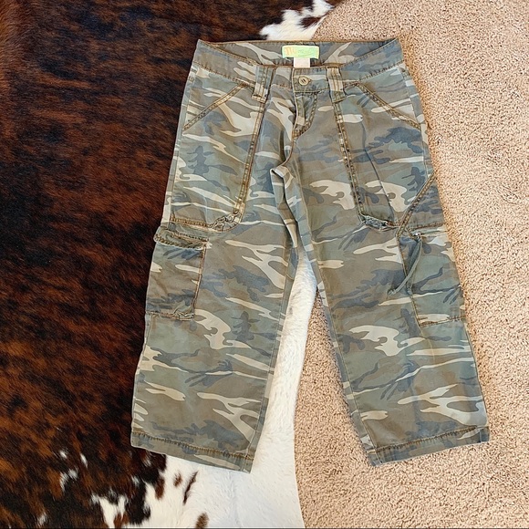 ❌SOLD❌MISS ME-Camouflage Cropped Cargo Jeans-M - Picture 2 of 7